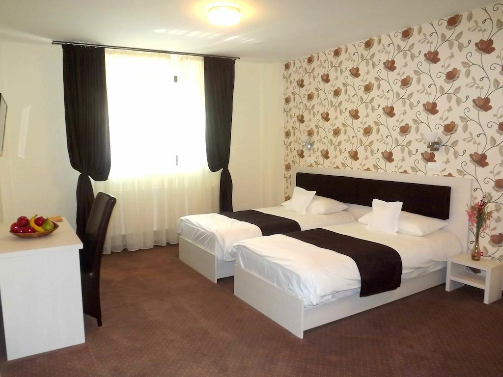 West Plaza Residence Букурещ Стая снимка