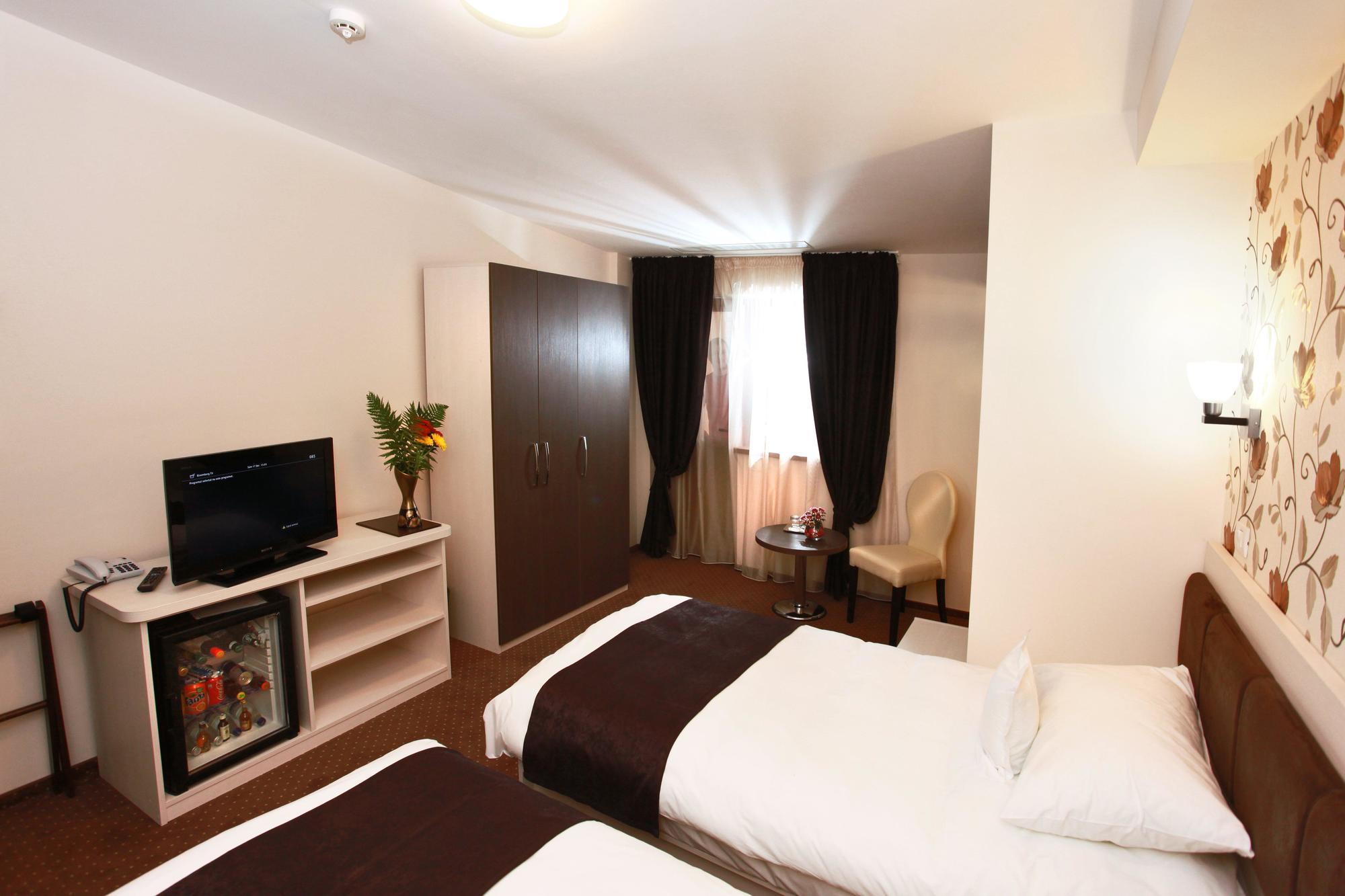 West Plaza Residence Букурещ Екстериор снимка