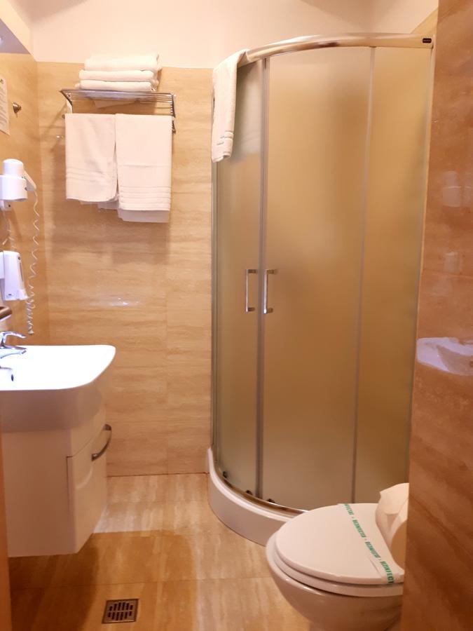 West Plaza Residence Букурещ Екстериор снимка